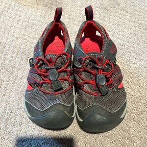 Teva toddler shoes. Size 8